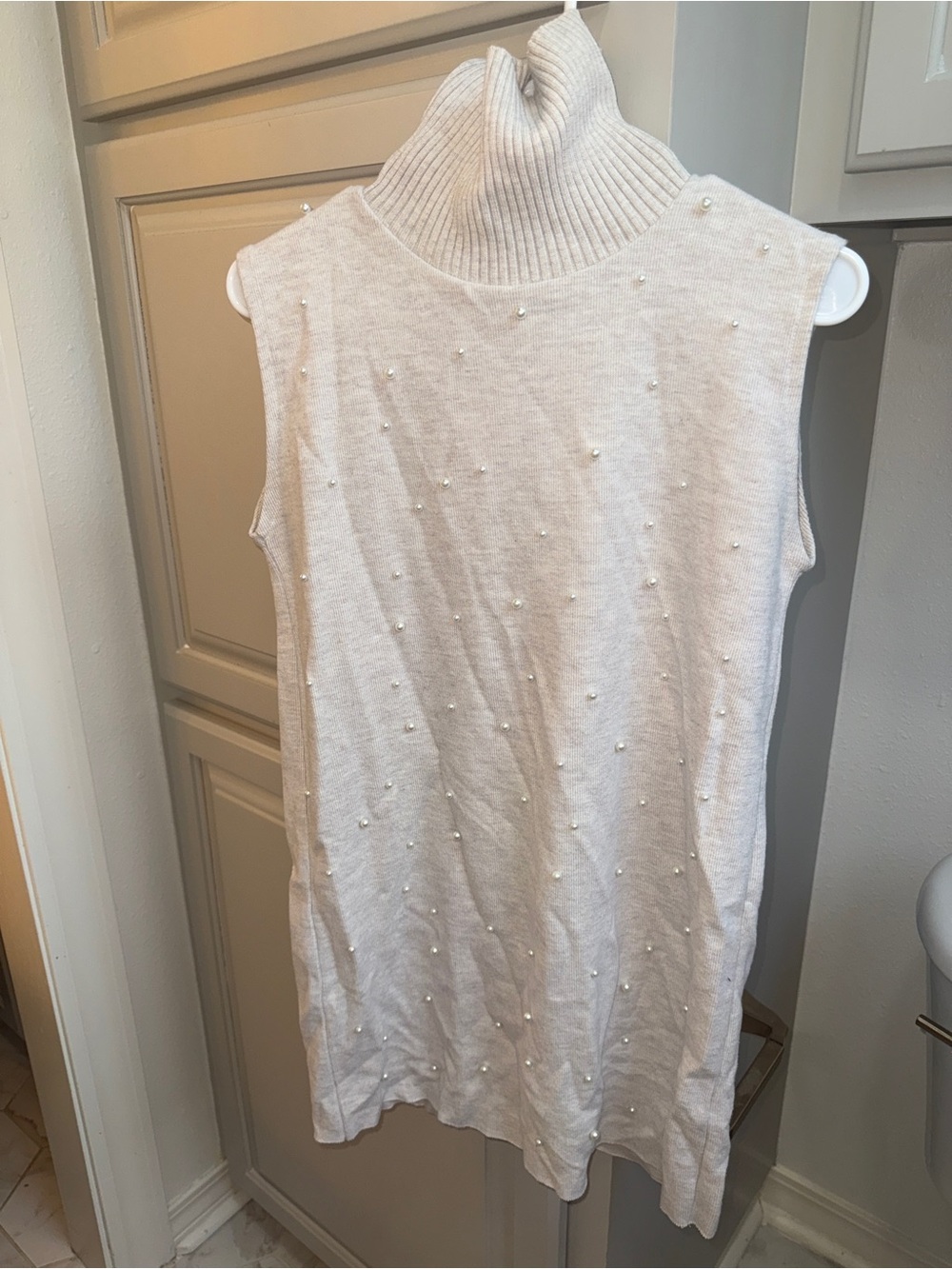 Sleeveless Pearl-Embellished Turtleneck Sweater dress- White